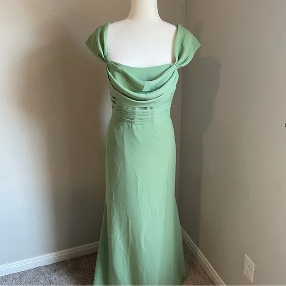Chic Off-Shoulder Pastel Green Dress with Corset Back - Picture 5 of 7